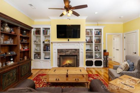 81 Robinhood Road Asheville NC 28804