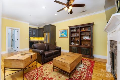 81 Robinhood Road Asheville NC 28804