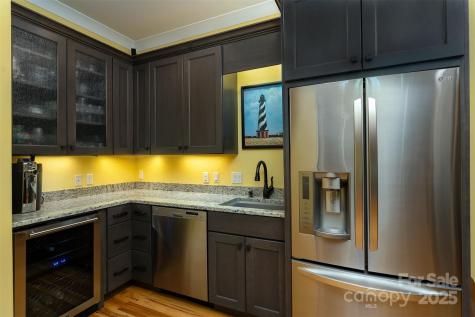 81 Robinhood Road Asheville NC 28804