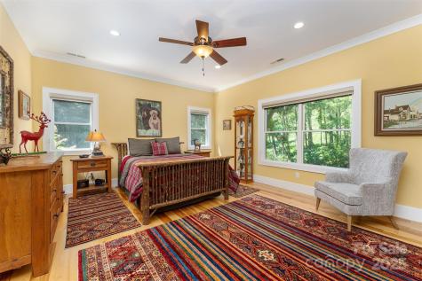 81 Robinhood Road Asheville NC 28804