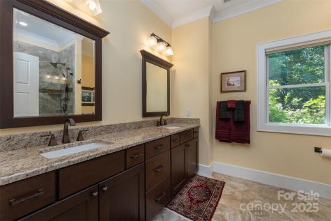 81 Robinhood Road Asheville NC 28804