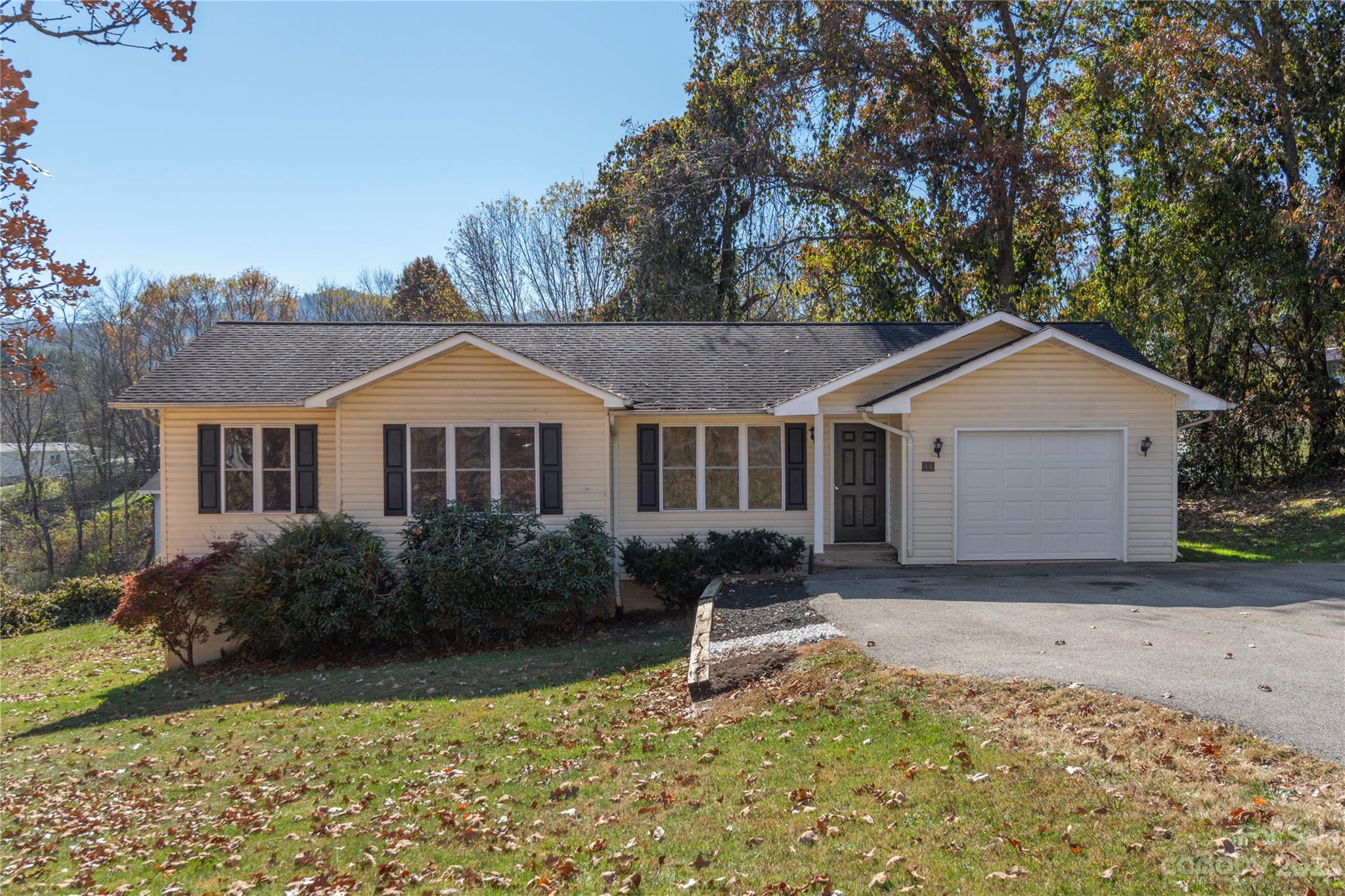 44 Sovereign Circle Clyde NC 28721