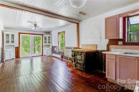 182 Wakti Ridge Road Saluda NC 28773
