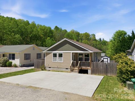 9 Half Moon Drive Swannanoa NC 28778