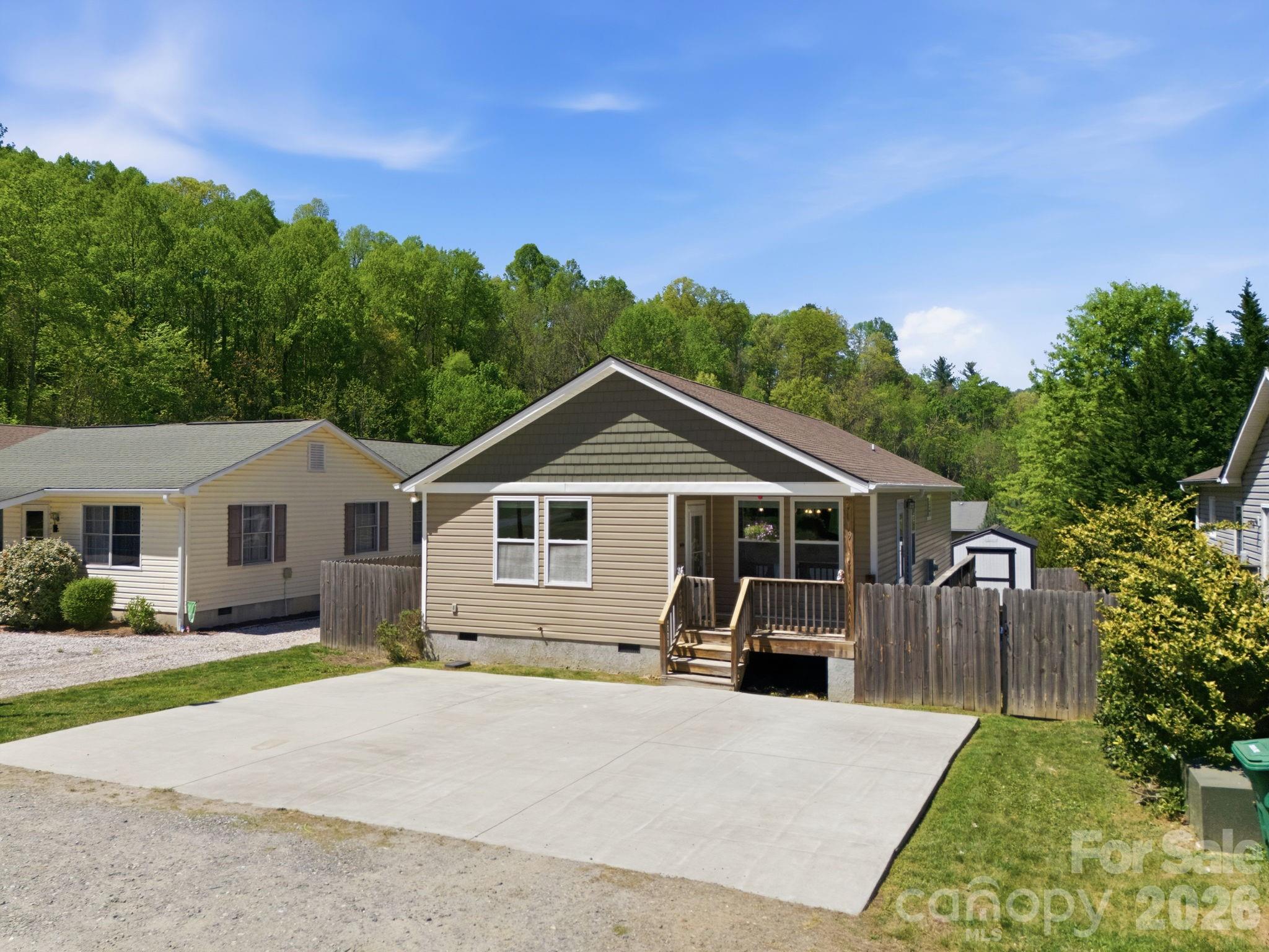 9 Half Moon Drive Swannanoa NC 28778