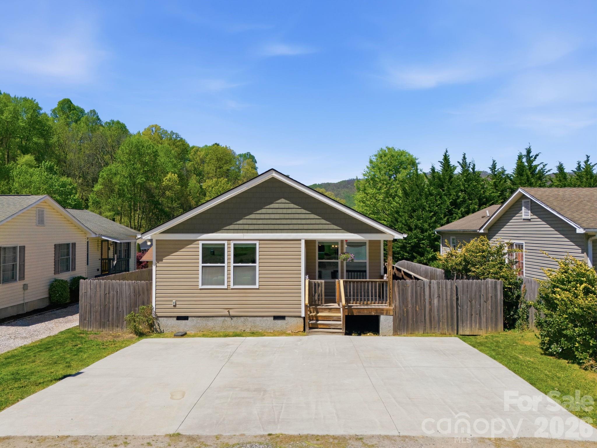 9 Half Moon Drive Swannanoa NC 28778
