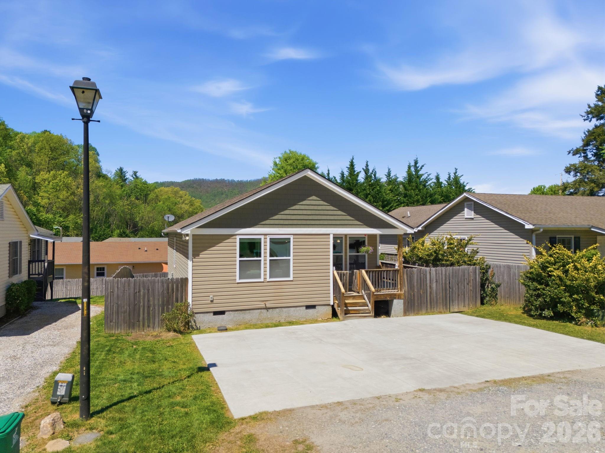 9 Half Moon Drive Swannanoa NC 28778
