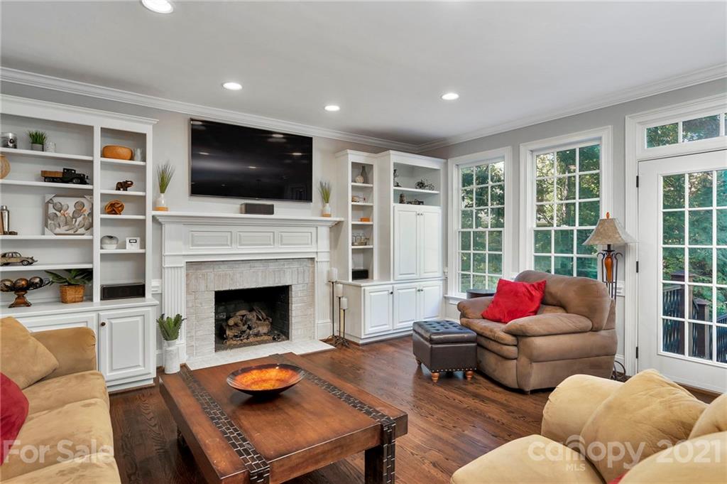 8742 Oakthorpe Drive Charlotte NC 28277