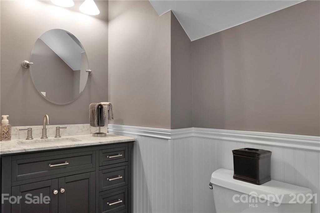8742 Oakthorpe Drive Charlotte NC 28277