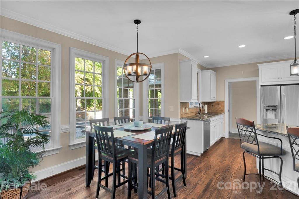 8742 Oakthorpe Drive Charlotte NC 28277