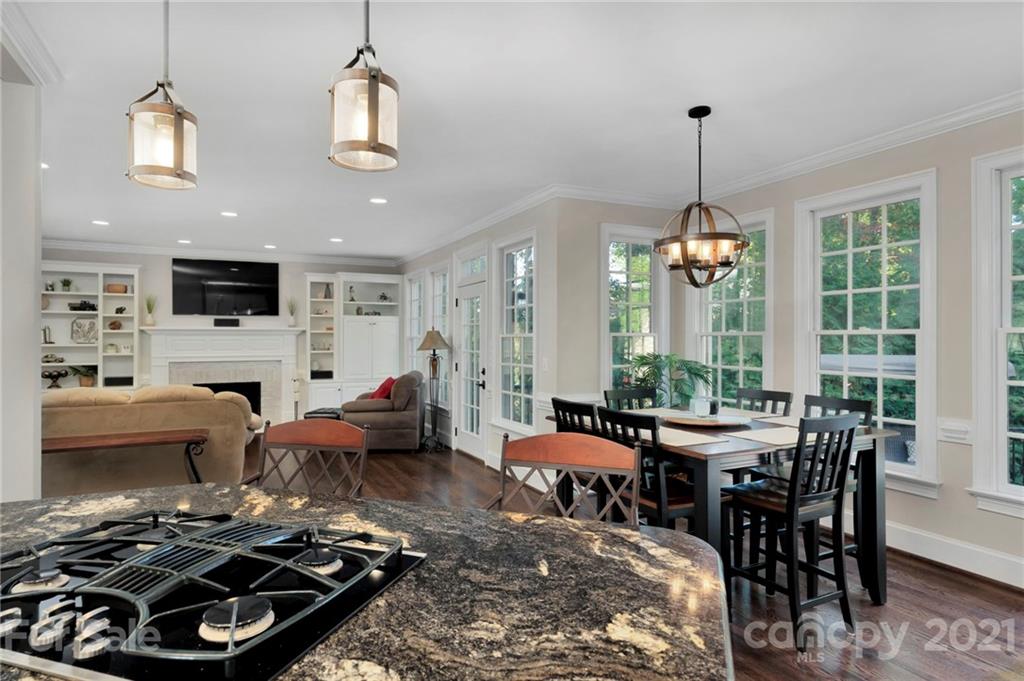 8742 Oakthorpe Drive Charlotte NC 28277