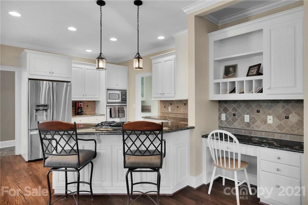 8742 Oakthorpe Drive Charlotte NC 28277
