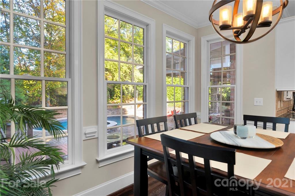 8742 Oakthorpe Drive Charlotte NC 28277