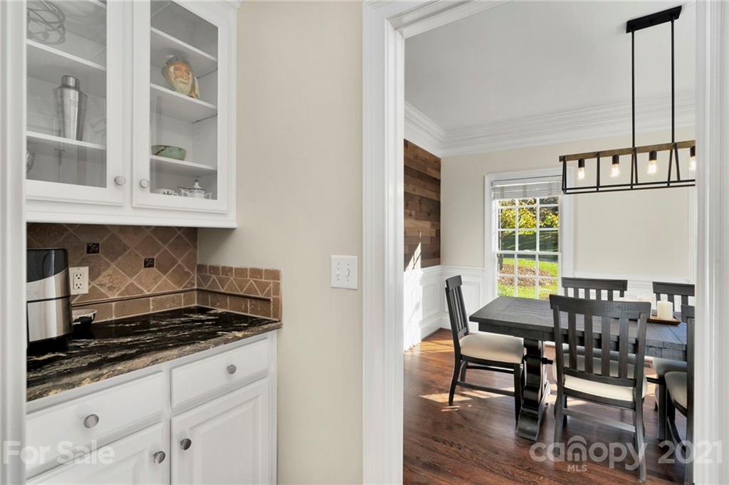 8742 Oakthorpe Drive Charlotte NC 28277