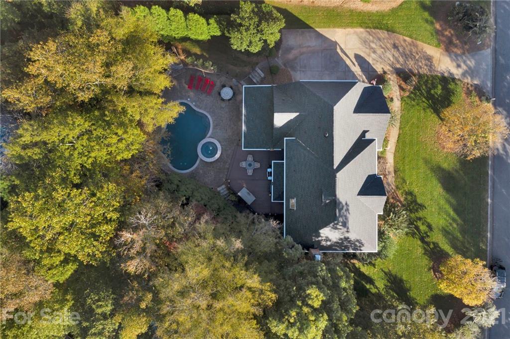 8742 Oakthorpe Drive Charlotte NC 28277
