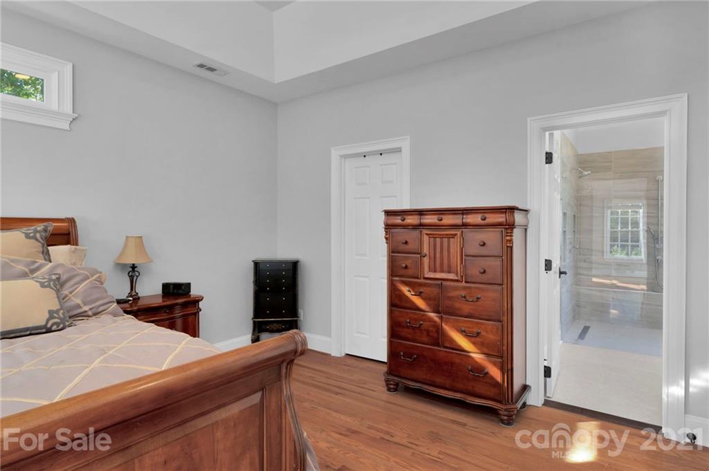 8742 Oakthorpe Drive Charlotte NC 28277