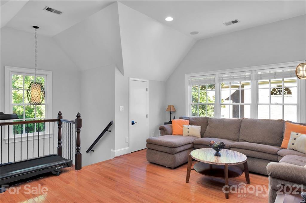8742 Oakthorpe Drive Charlotte NC 28277