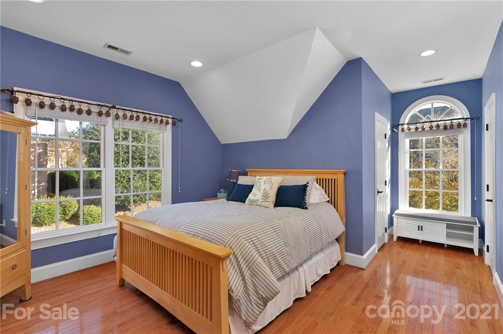 8742 Oakthorpe Drive Charlotte NC 28277