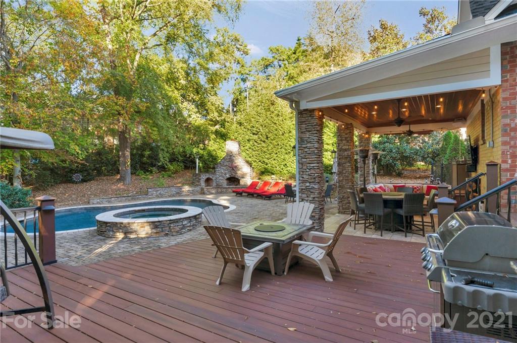8742 Oakthorpe Drive Charlotte NC 28277