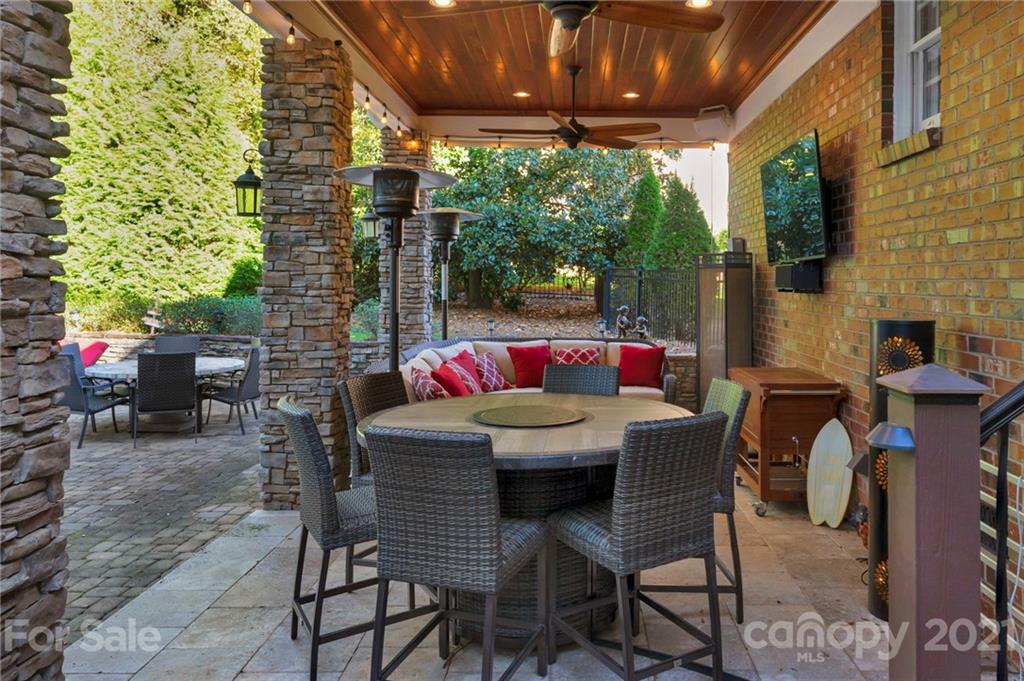 8742 Oakthorpe Drive Charlotte NC 28277