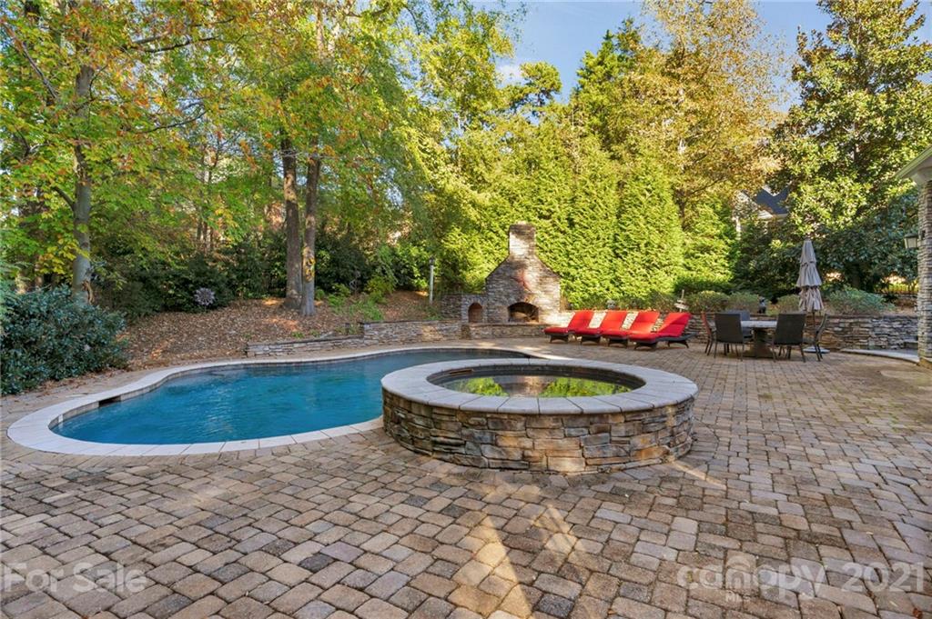 8742 Oakthorpe Drive Charlotte NC 28277