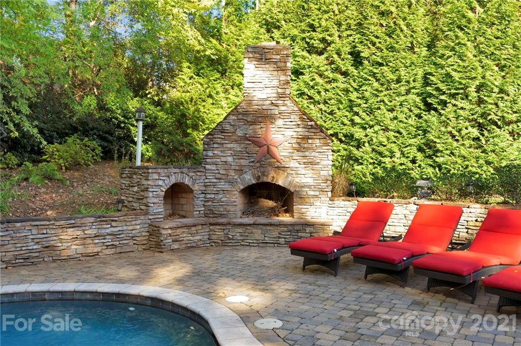 8742 Oakthorpe Drive Charlotte NC 28277