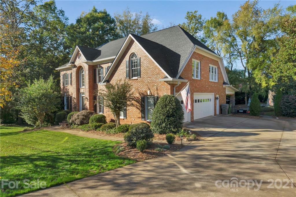 8742 Oakthorpe Drive Charlotte NC 28277