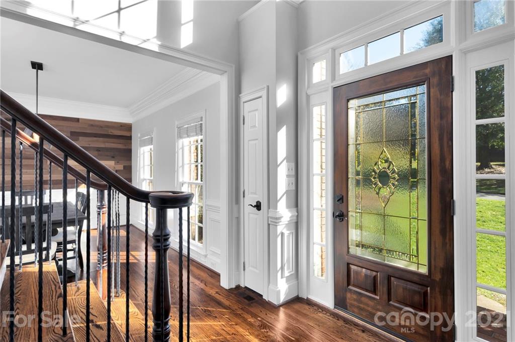 8742 Oakthorpe Drive Charlotte NC 28277