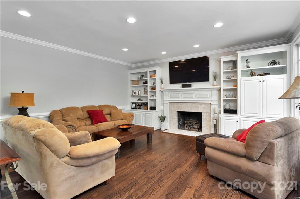 8742 Oakthorpe Drive Charlotte NC 28277