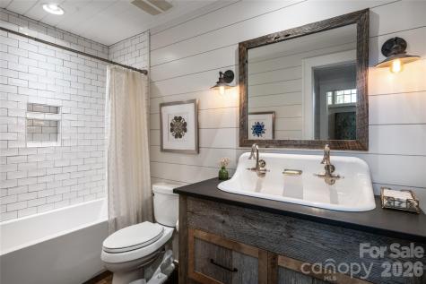 18 Fairsted Drive Asheville NC 28803
