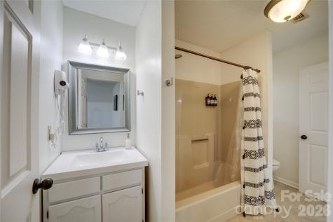 24 Oakwood Road Candler NC 28715
