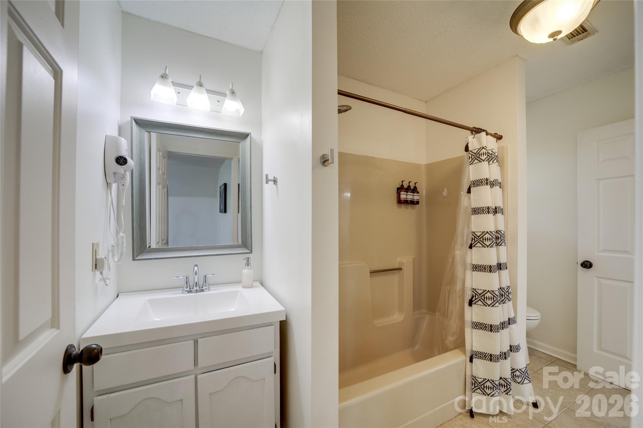 24 Oakwood Road Candler NC 28715