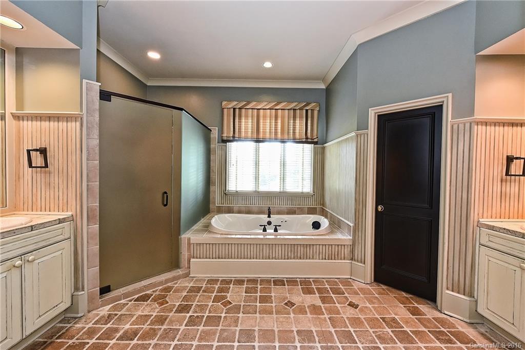 4200 Fox Brook Lane Charlotte NC 28211