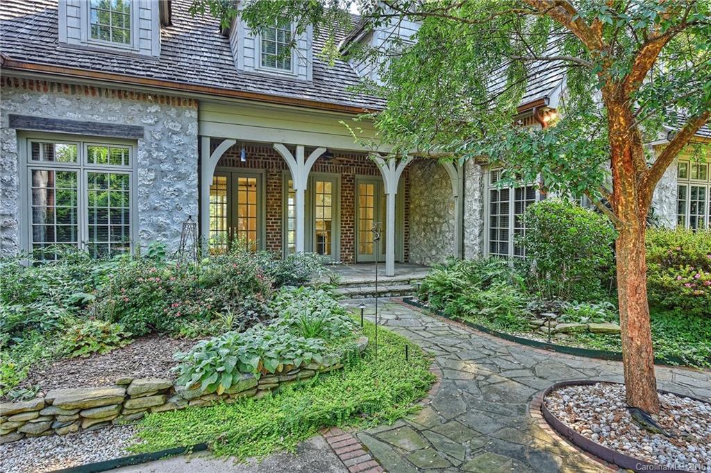 4200 Fox Brook Lane Charlotte NC 28211