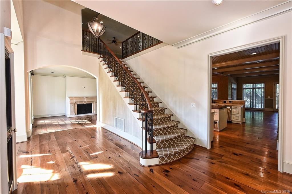 4200 Fox Brook Lane Charlotte NC 28211