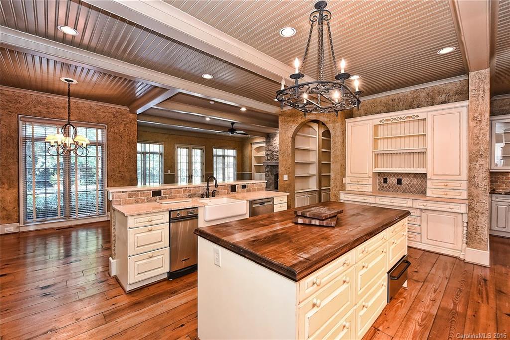 4200 Fox Brook Lane Charlotte NC 28211