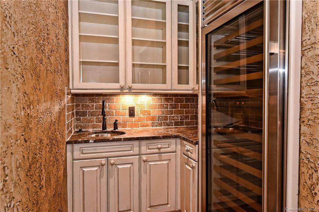 4200 Fox Brook Lane Charlotte NC 28211