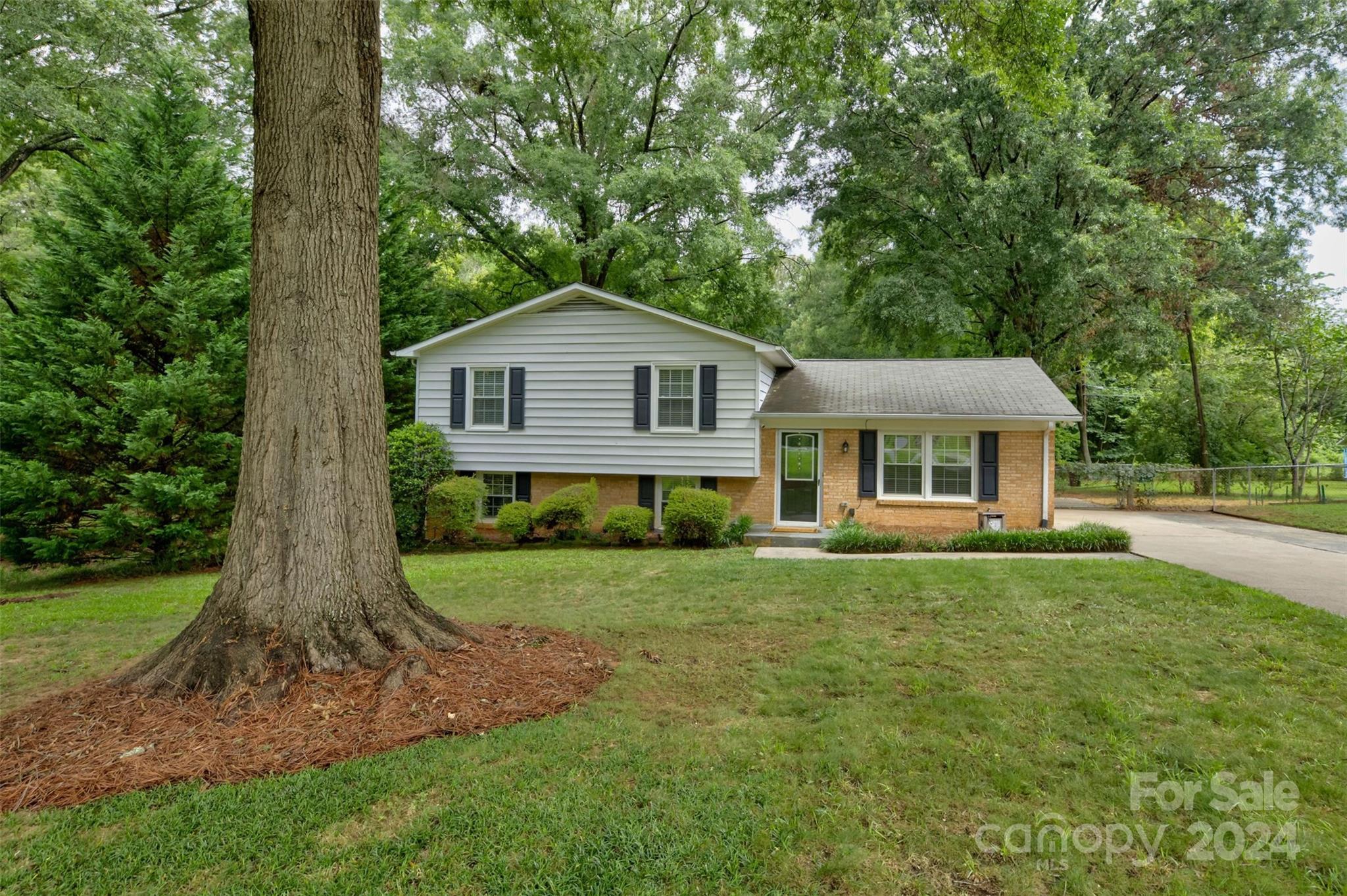 1201 Vickie Lane Matthews NC 28104