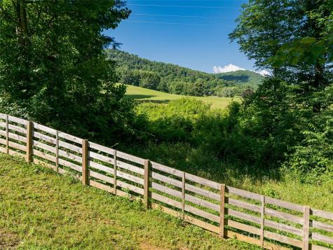 244 Barebridge Drive Burnsville NC 28714