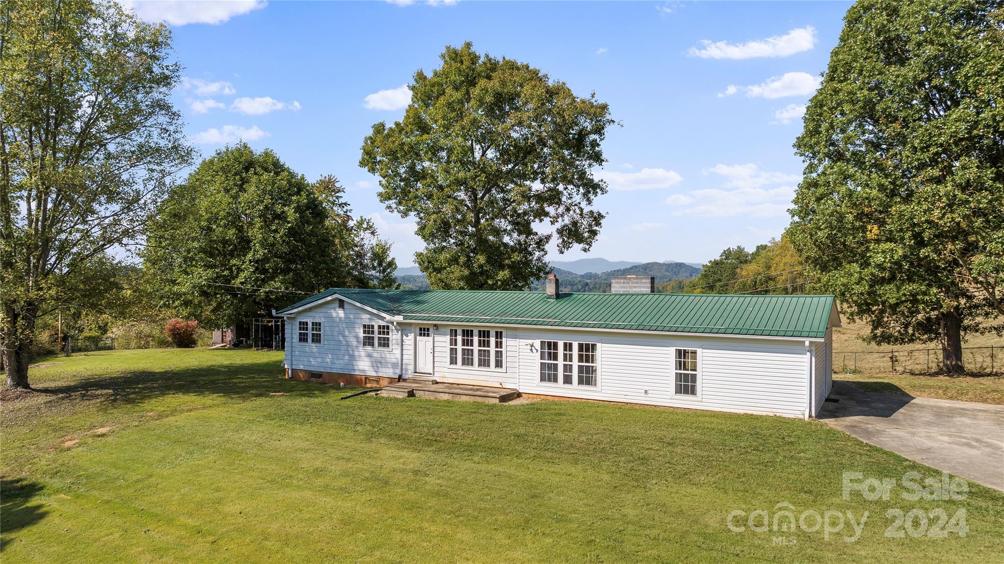 1606 Bull Creek Road Marshall NC 28753