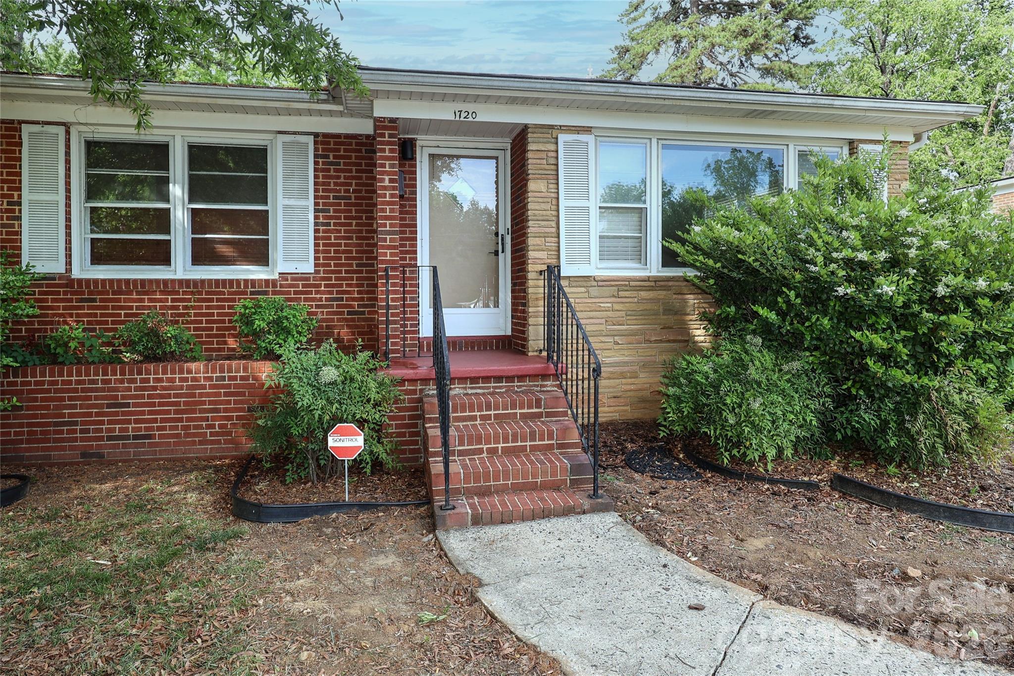 1720 Miles Court Charlotte NC 28216