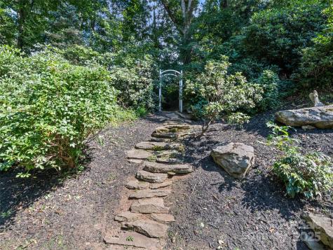 40 Panda Trail Waynesville NC 28785
