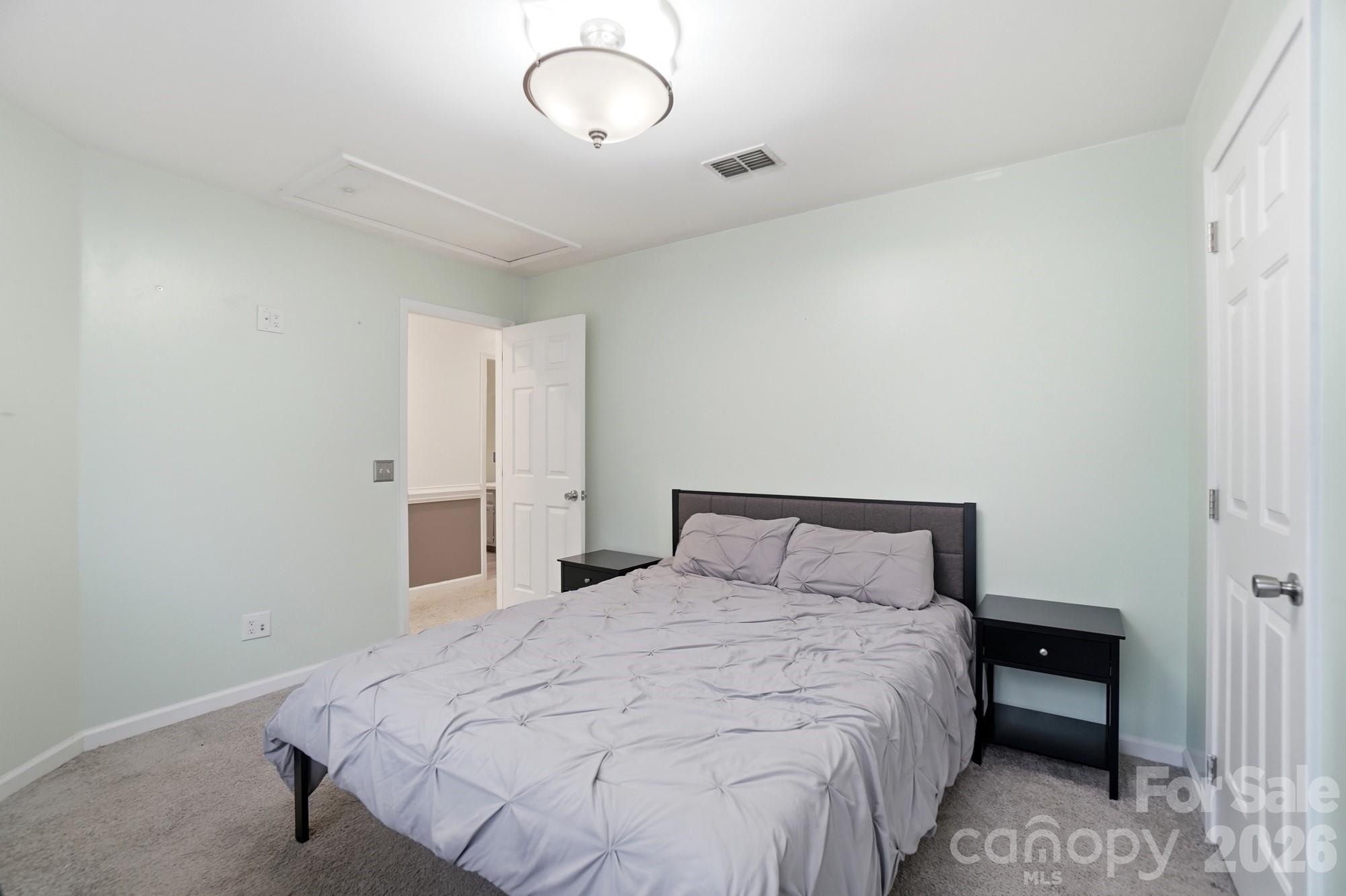 8725 Londonshire Drive Charlotte NC 28216