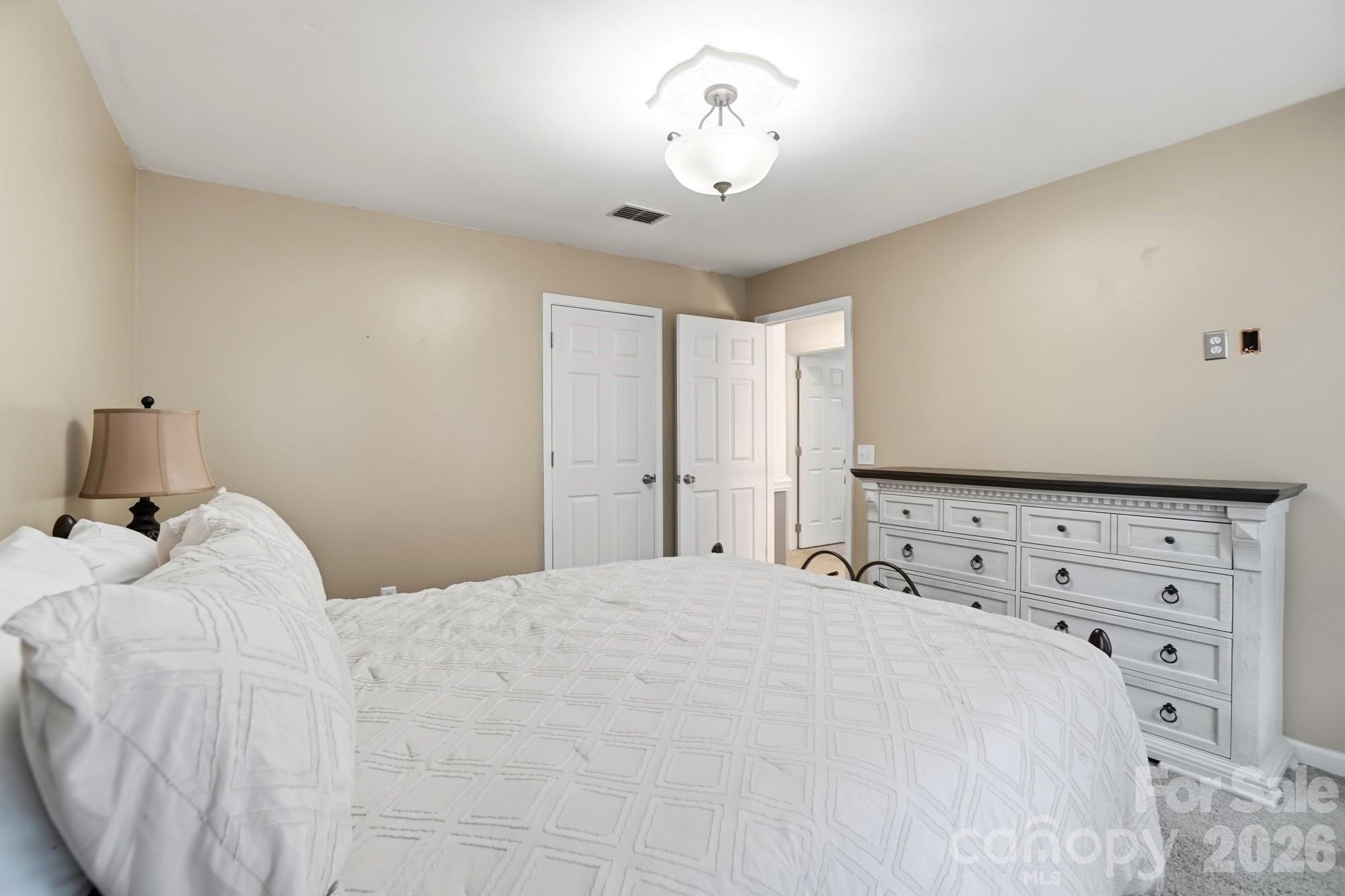 8725 Londonshire Drive Charlotte NC 28216