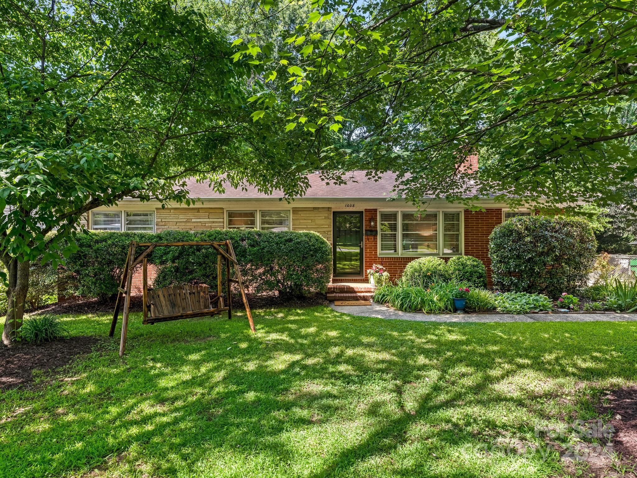 1608 Keeling Place Charlotte NC 28210