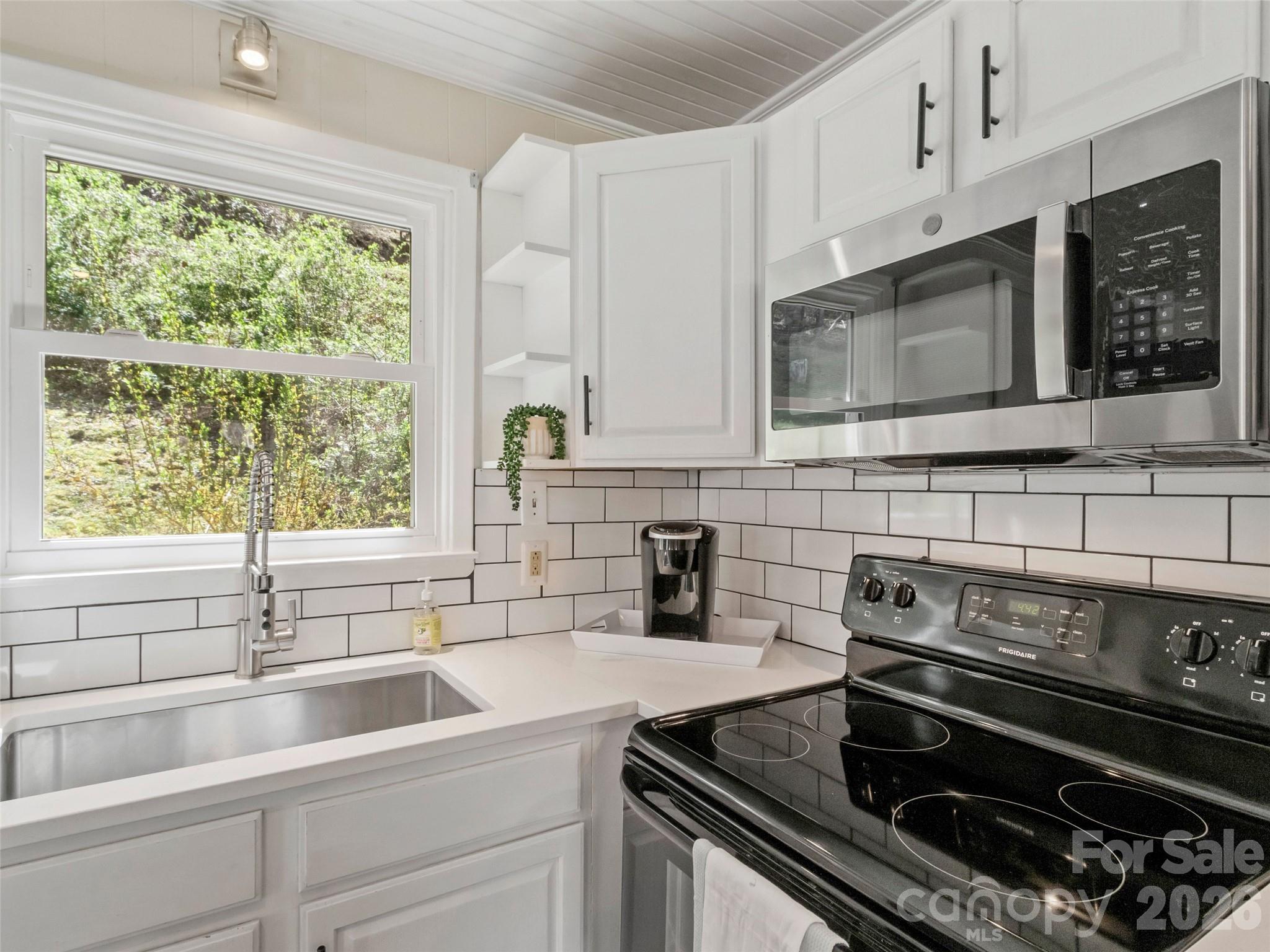 24 Baldridge Drive Burnsville NC 28714