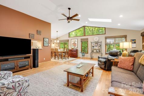36 Foxglove Road Hendersonville NC 28739