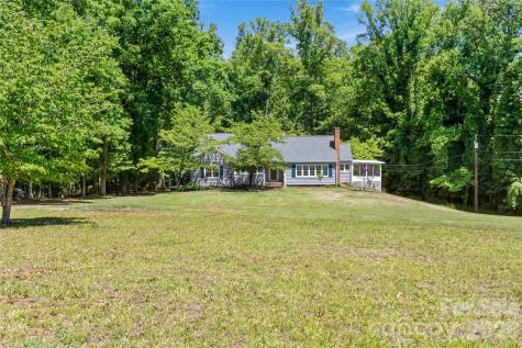 951 Dodson Mill Road Pilot Mountain NC 27041