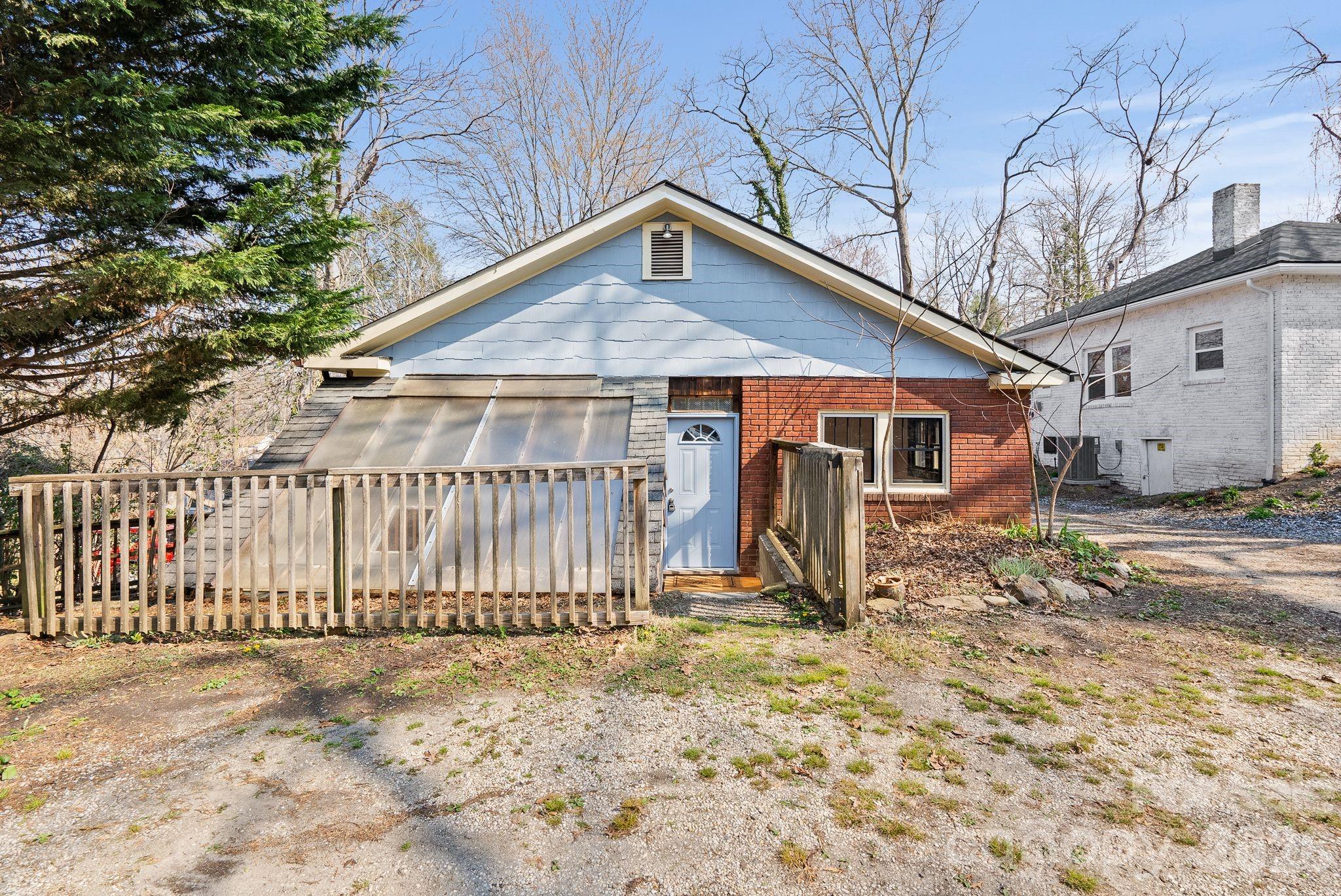 15 Conestee Place Asheville NC 28801