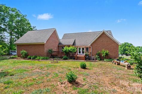 112 Hancock Crossing Clover SC 29710